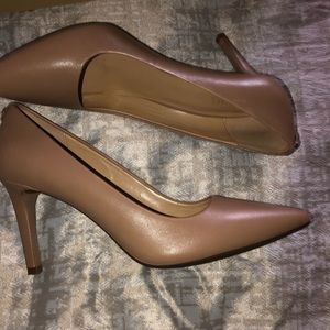 Michael Kors “Dorothy” in khaki sz 8.5